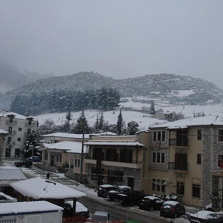 Hotel Kynaitha Калаврита Екстериор снимка