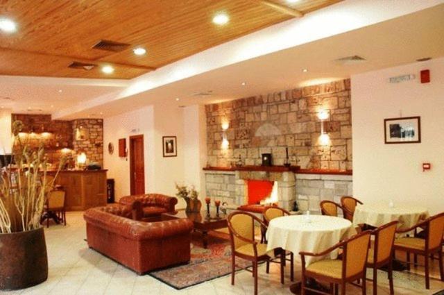 Hotel Kynaitha Калаврита Екстериор снимка