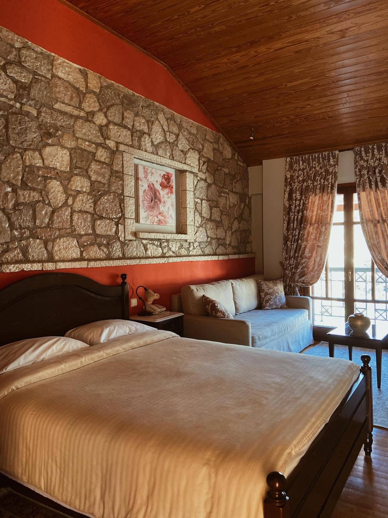 Hotel Kynaitha Калаврита Екстериор снимка
