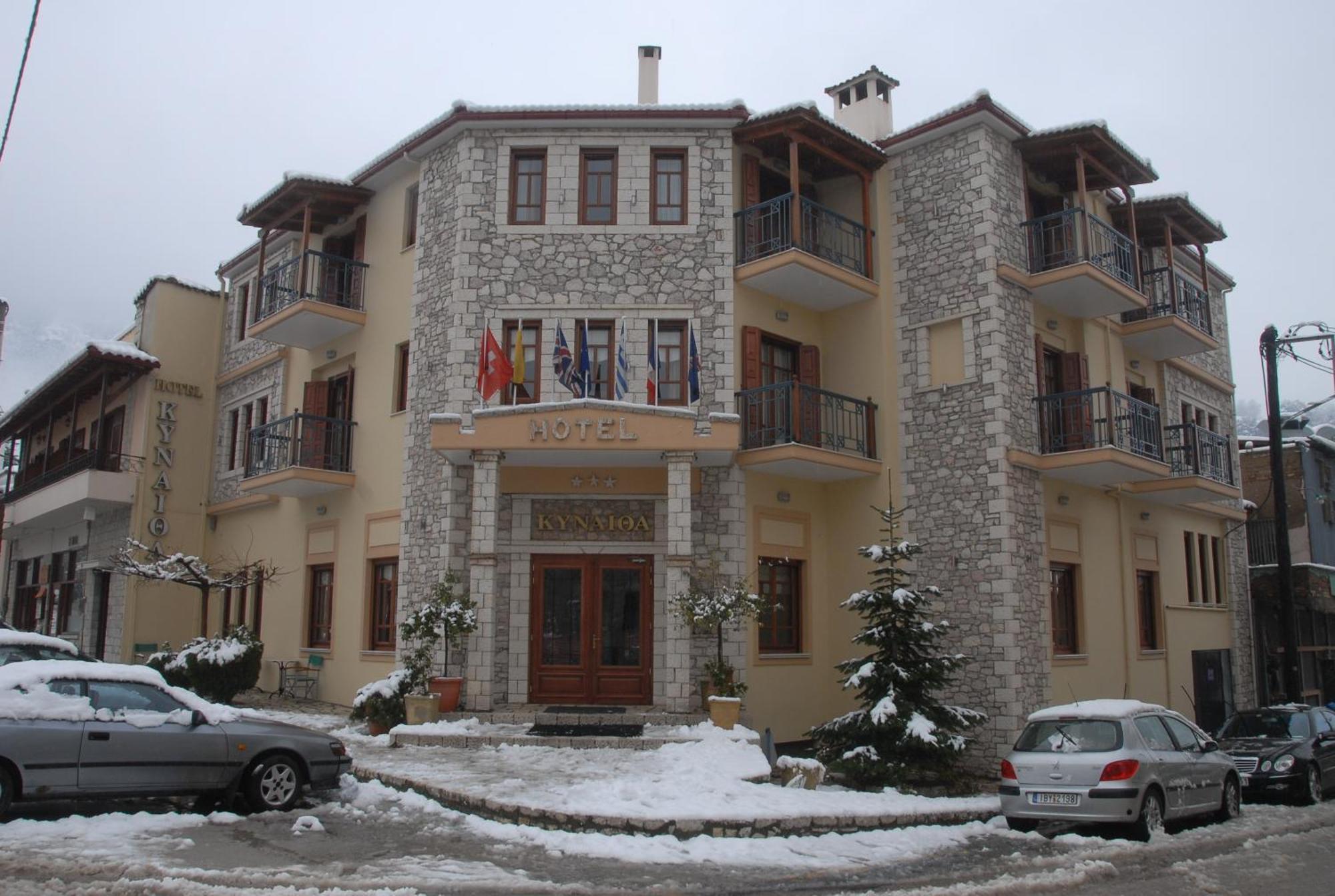 Hotel Kynaitha Калаврита Екстериор снимка