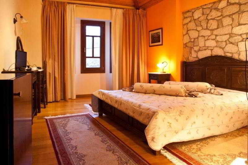 Hotel Kynaitha Калаврита Екстериор снимка