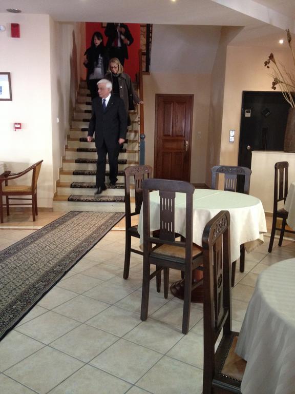 Hotel Kynaitha Калаврита Екстериор снимка