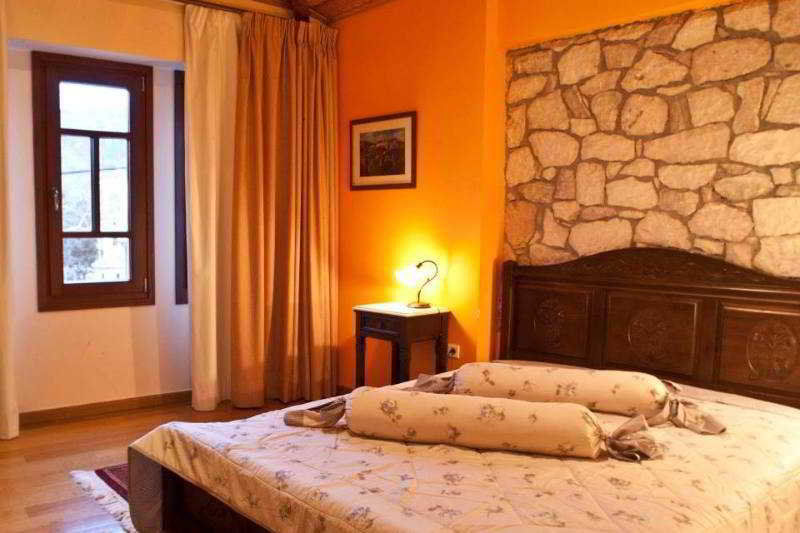 Hotel Kynaitha Калаврита Екстериор снимка